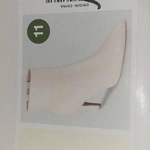 A New Day Char Boots Vegan Off White Ankle Heel Pointed Stiletto 11 Chic NIB